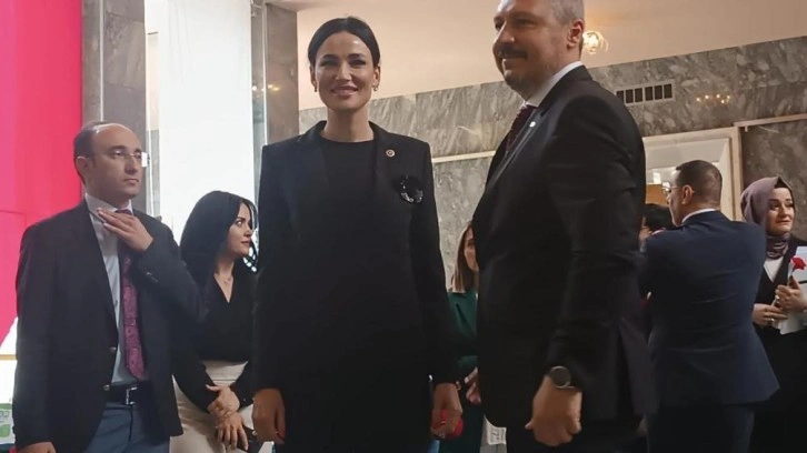 Türkiye güzeli Seda Sarıbaş milletvekilliği kaydını yaptırdı