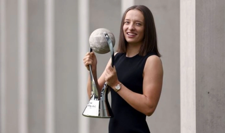 WTA'den Polonyalı tenisçi Iga Swiatek'e ödül