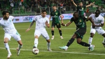 10 kişilik Sakaryaspor iki golle kazandı