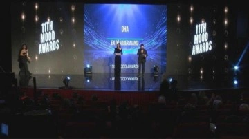 11. Mood Ödülleri gerçekleştirildi! Törene akın eden ünlüler tek tek ödüllerini aldı
