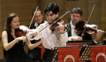 12 yaşındaki şef Atahan Dinç, Cumhurbaşkanlığı Senfoni Orkestrası'nı yönetti