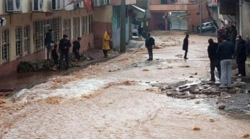 2 hafta sonra Şanlıurfa'yı yine sel vurdu: Ev ve iş yerlerini su bastı
