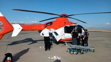 4. kattan düşen Baran, ambulans helikopterle Şırnak'tan Diyarbakır'a sevk edildi