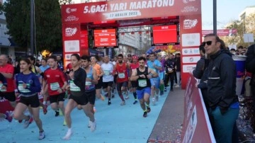 5. Gazi Yarı Maratonu'nda bin 300 sporcu yarıştı