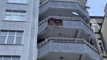 7 katlı binadan başına beton parçası düştü; ağır yaralandı