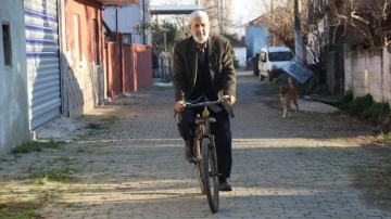 75 yaşındaki yaşlı adam 57 yıldır aynı bisikleti kullanıyor
