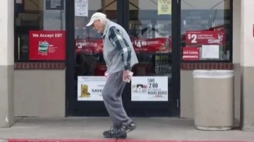 94 yaşındaki ünlü oyuncu görenleri hayrete düşürdü. Benzinlikte ortaya çıktı