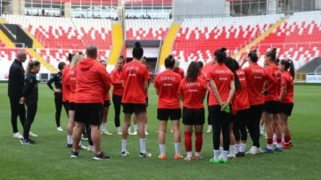 A Milli Kadın Futbol Takımı, Azerbaycan maçı hazırlıklarına devam etti