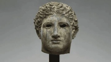 ABD'ye kaçırılan antik bronz baş Türkiye'ye iade edildi