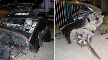 Adana'da aydınlatma direğine çarpan otomobil ikiye bölündü! Sürücü yaşamını yitirdi