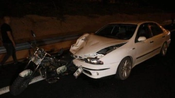 Adana&rsquo;da otomobil motosiklete çarptı: 1 ölü 2 yaralı