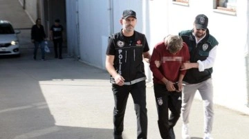 Adana'da uyuşturucu satıcısı yaka paça yakalandı, herkes tişörtündeki yazıya takıldı
