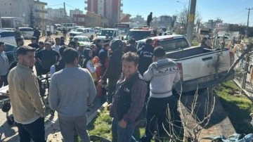 Adıyaman'da feci kaza: Refüje çıkan pikaptaki 3 kişi yaralandı!