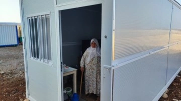 Adıyaman'da yalnız yaşayan yaşlı kadın konteynerde karanlıkta kaldı