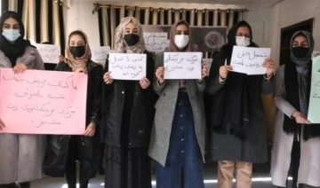 Afgan kadın öğrencilerden eğitim yasağına tepki