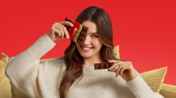 Afra Saraçoğlu Ülker Çikolata’nın yeni reklam yüzü oldu