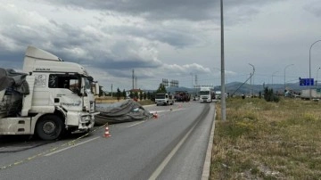 Afyonkarahisar'da feci kaza: 2 kişi öldü, 1 yaralı