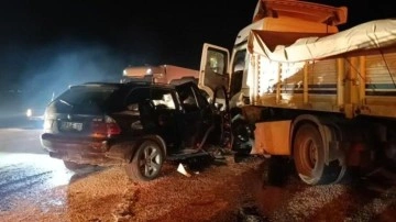 Afyonkarahisar'da feci kaza: 2'si polis memuru 4 kişi yaralandı!