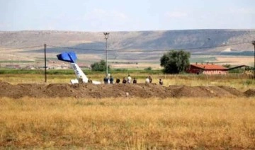 Afyonkarahisar'da kaza kırıma uğrayan uçağın enkazı kaldırılıyor