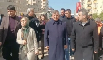 Ahmet Davutoğlu deprem bölgesini ziyaret etti
