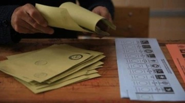 AK Parti'nin yüzde 40 çıktığı Metropoll'ün son seçim anketinde dikkat çeken hata