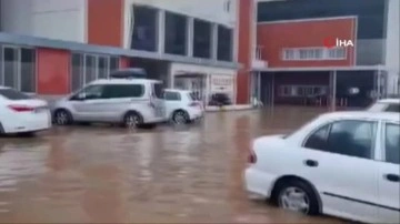 Akhisar Devlet Hastanesi Sel Felaketinin Ardından Hizmet Veremiyor