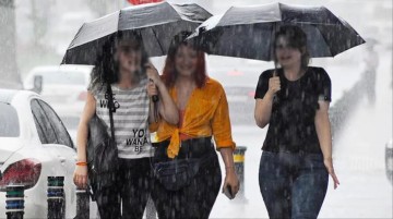 AKOM'dan İstanbullulara sağanak yağmur uyarısı: 3 gün sürecek