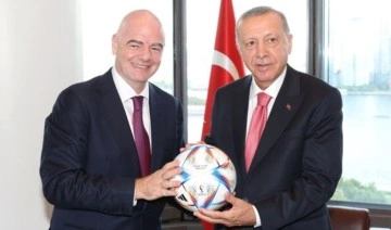 AKP'li Erdoğan, FIFA Başkanı Gianni Infantino'nun hediye ettiği topa kafa attı!