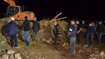 Aksaray'da kerpiçten yapılan ağıl çöktü: 50 hayvan öldü