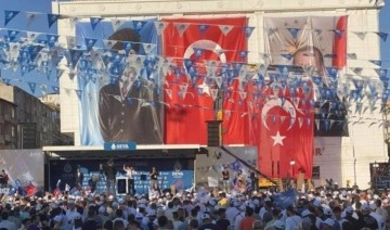 Ali Babacan'ın Yozgat mitingi öncesi alana Erdoğan'ın fotoğrafı asıldı