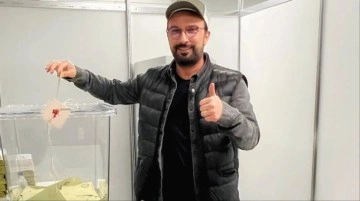 Almanya'da yaşayan Tarkan, 2 turu seçimi için oy kullandı