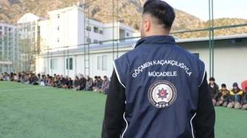 Amasya'da bakır yüklü TIR'ın dorsesinden 64 kaçak göçmen çıktı