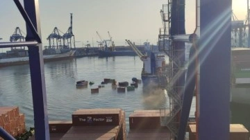 Ambarlı Limanı'nda yük gemisinden 28 konteyner denize düşt