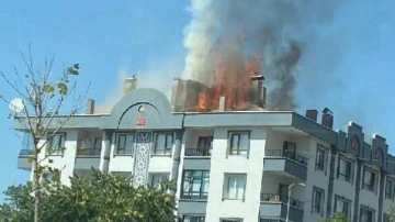 Ankara'da 3 katlı binanın çatısı yandı