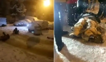 Ankara'da karda poşetle kayan 2 kadına otomobil çarptı