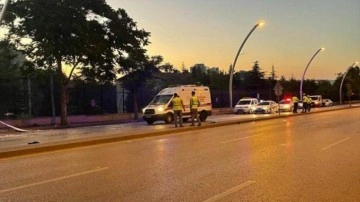 Ankara&rsquo;da otomobil otobüs durağına daldı: 6 yaralı
