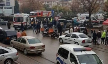 Ankara'da otomobil yayalara çarptı: 2'si çocuk 3 yaralı