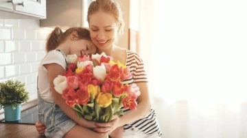 Anneler günü sözleri kısa uzun anlamlı 2023 anneler günü duygusal yazıları