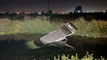 Antalya'da bir otomobil su kanalına devrildi kaçan sürücü arabayı satın alan galerici mi?