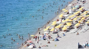 Antalya plajları eylülde de çok hareketli!