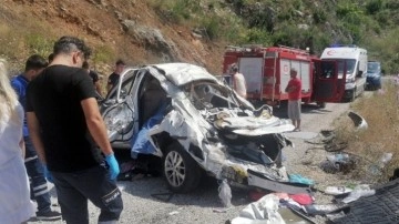 Antalya'da feci kaza: 3 ölü, 2 yaralı
