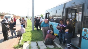 Antalya'da servis minibüsü yolcu almak için duran otobüse çarptı! Feci kazada 4 kişi yaralandı