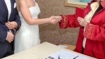 Antalya'da 'temsili nikah memuru' yevmiyesinin günlüğü 1500 ila 4 bin TL