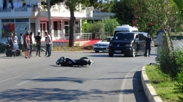 Antalya'da tur aracıyla çarpışan motosiklet sürücüsü ölümden döndü!