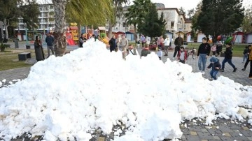 Antalya'ya çocuklar için yaylalardan kamyonlarla kar getirildi