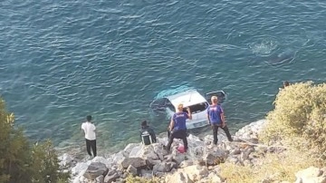 Araç göle uçtu! İki kardeş hayatını kaybetti