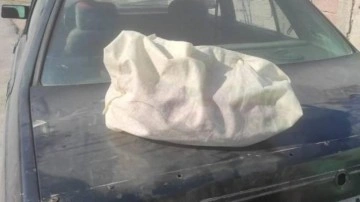 Aracın bagaj kapağında, torba içinde yeni doğmuş bebek bulundu