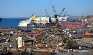 Asbestli gemi bakanlık iptaline rağmen İzmir’e ilerliyor
