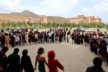 Atatürk Üniversitesi Oltu Beşeri ve Sosyal Bilimler Fakültesi'nde Mezuniyet Töreni