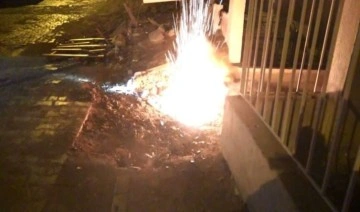 Avcılar'da hareketli gece: Yeraltı kabloları yanarak patladı